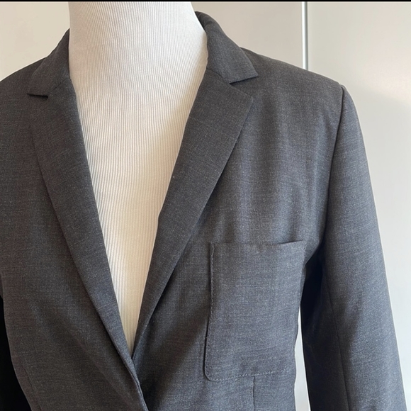 Aritzia Talula Blazer - Picture 4 of 5